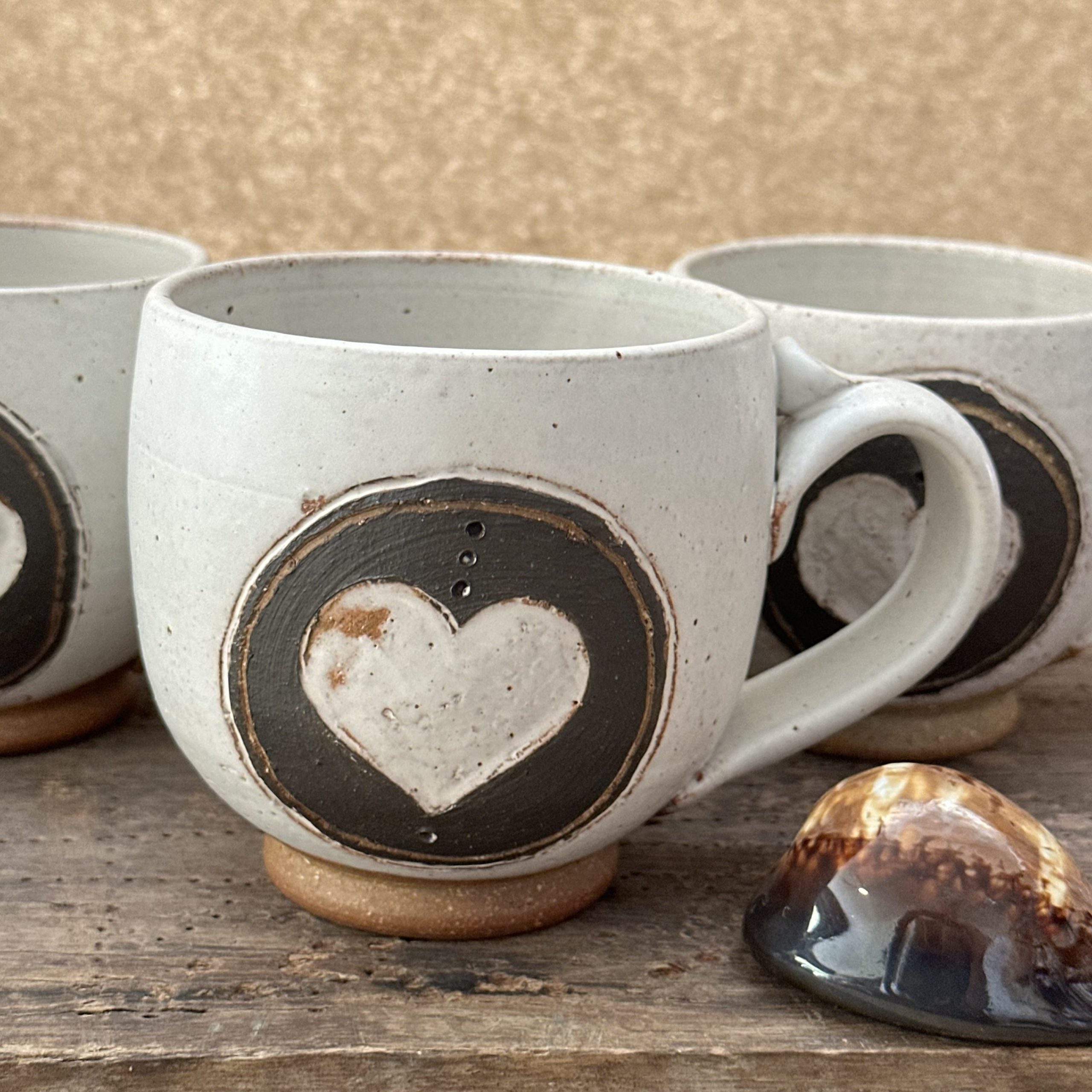 Japa Mug | Sandstone White | Heart carving - Image 7