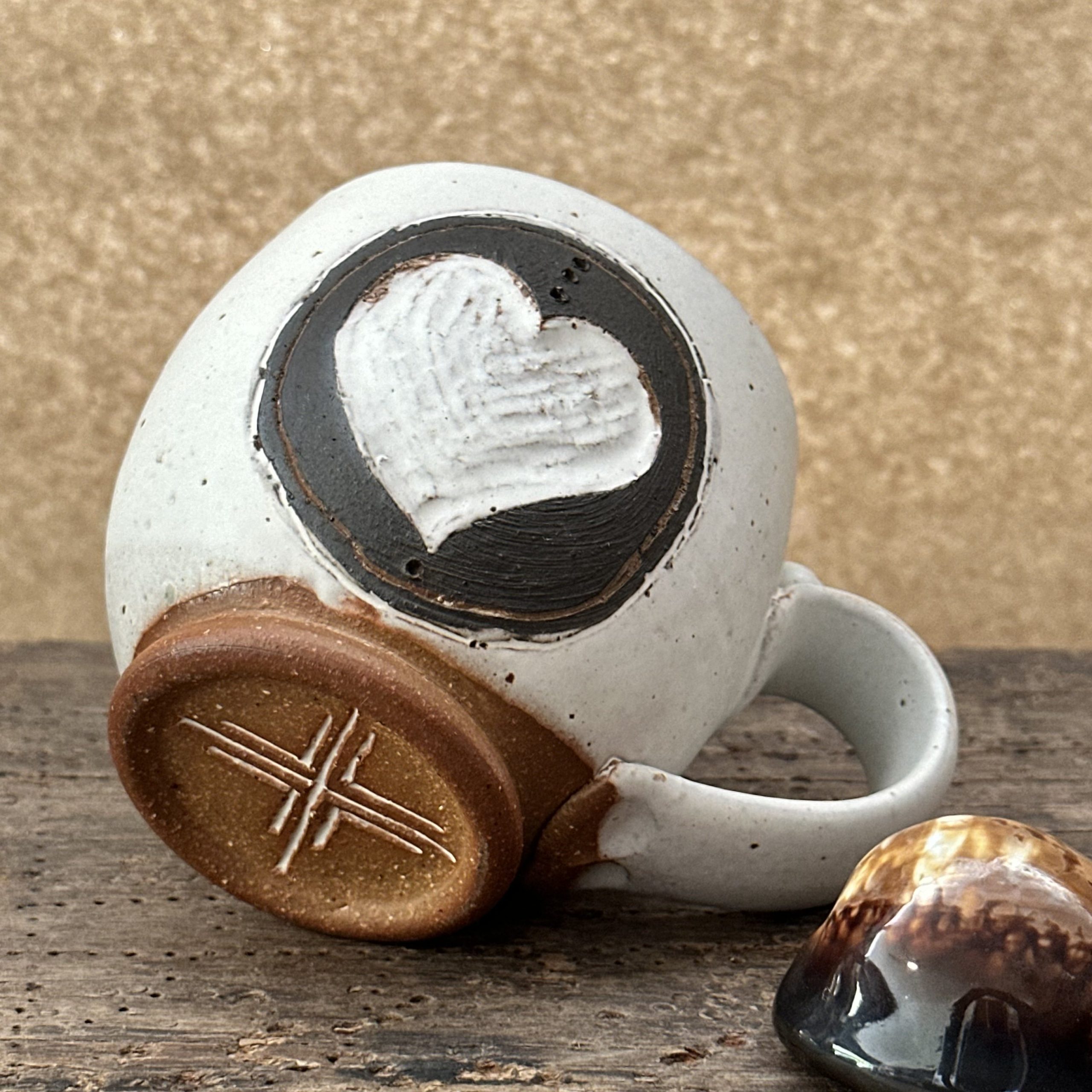 Japa Mug | Sandstone White | Heart carving - Image 6