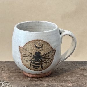 JAPA MUG | SANDSTONE GLAZE | BEE IN THE MOON