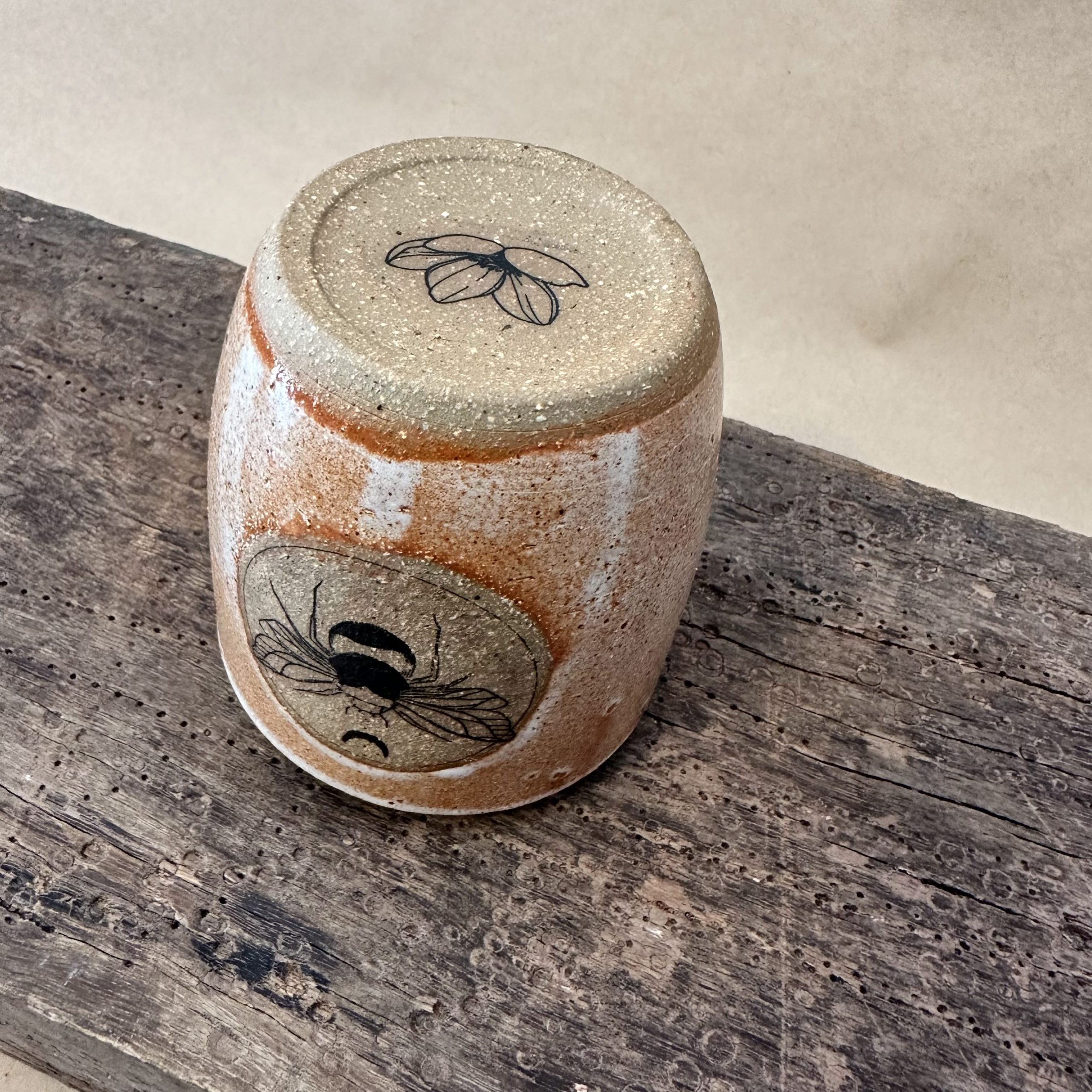 TRAVEL MUG | SANDSTONE GLAZE | BEE WITH MOON - Image 3