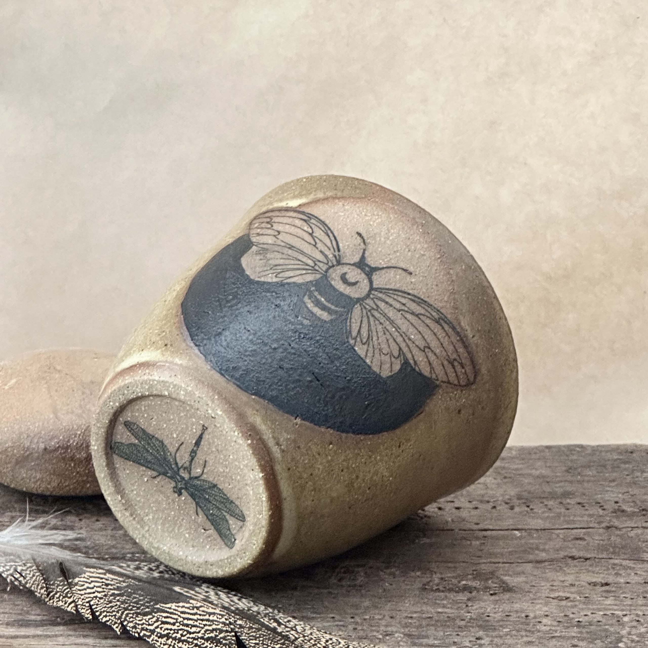 TRAVEL MUG | STONE | BEE - Image 2