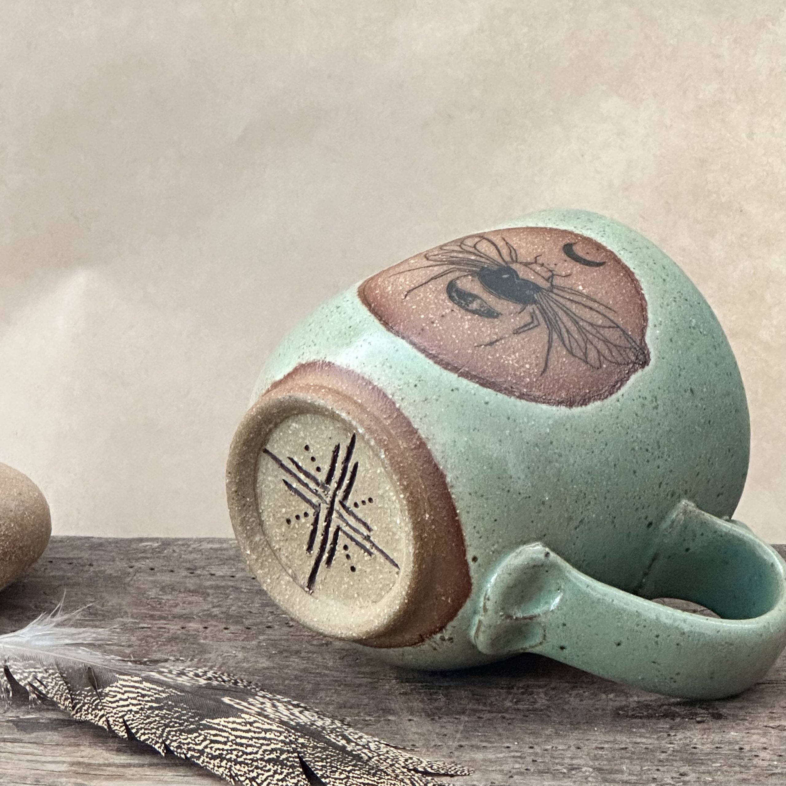 BAZIC MUG | GREEN EARTH | BEE - Image 2